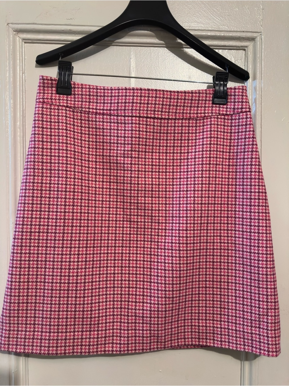 Like New J. Crew Pink Houndstooth Mini Skirt. Size 10. 19.” L x 18”W.